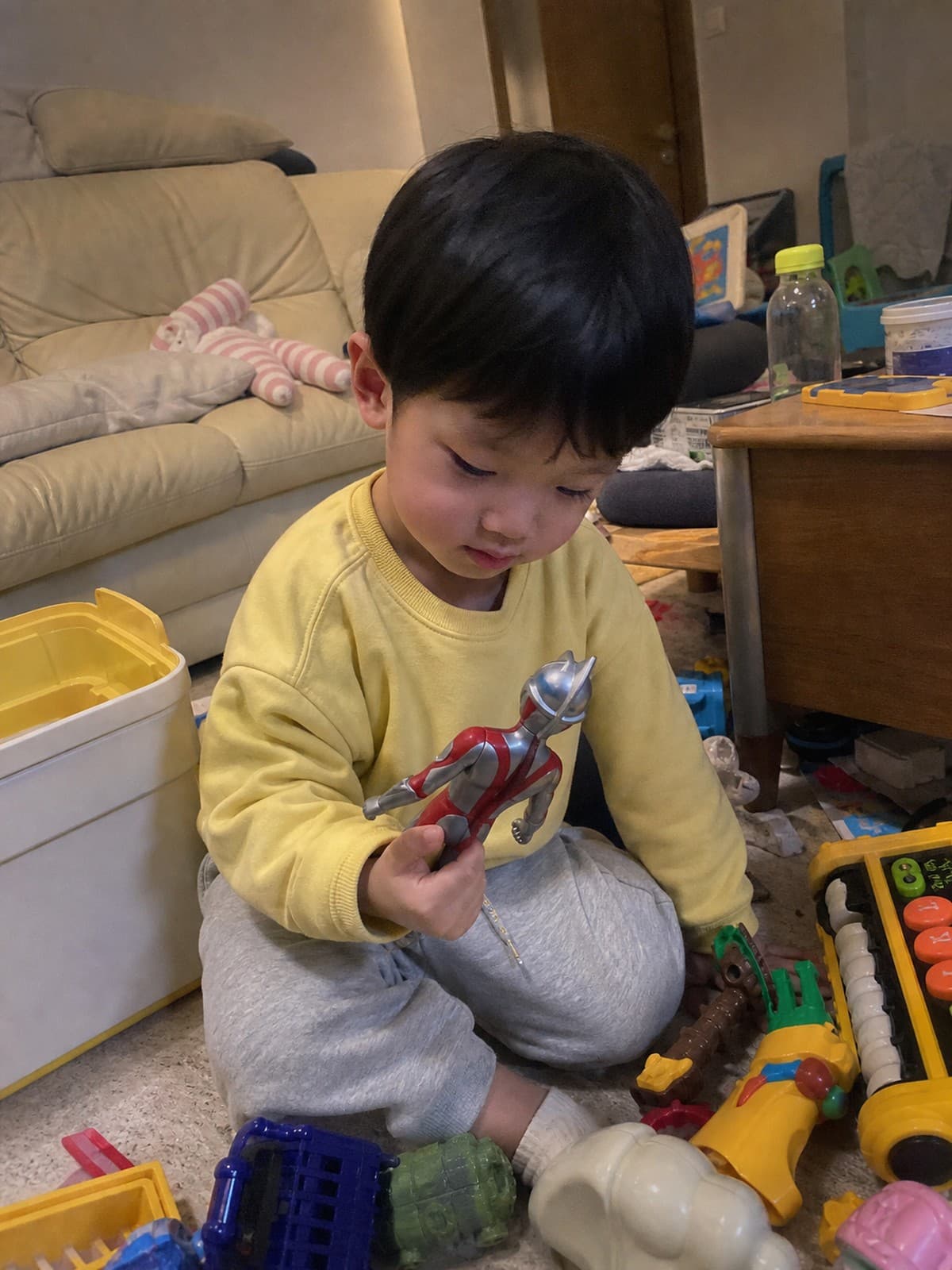 把孩子的抓拍做成特摄英雄同框照 · 原图