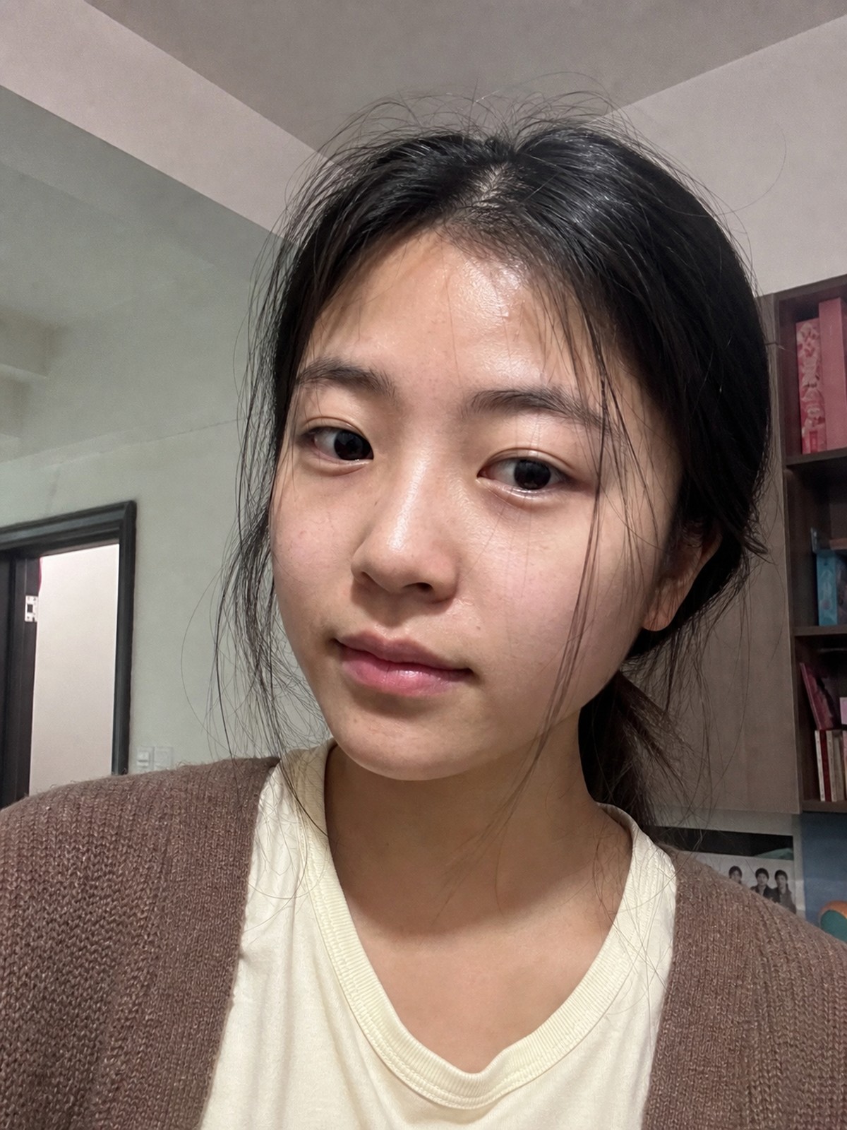 把这张自拍改成韩系治愈风头像 · 原图